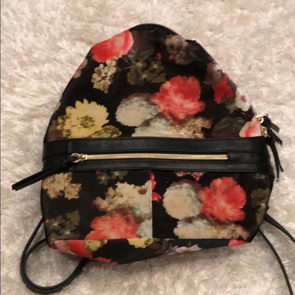 Backpack - Picture 2 of 6
